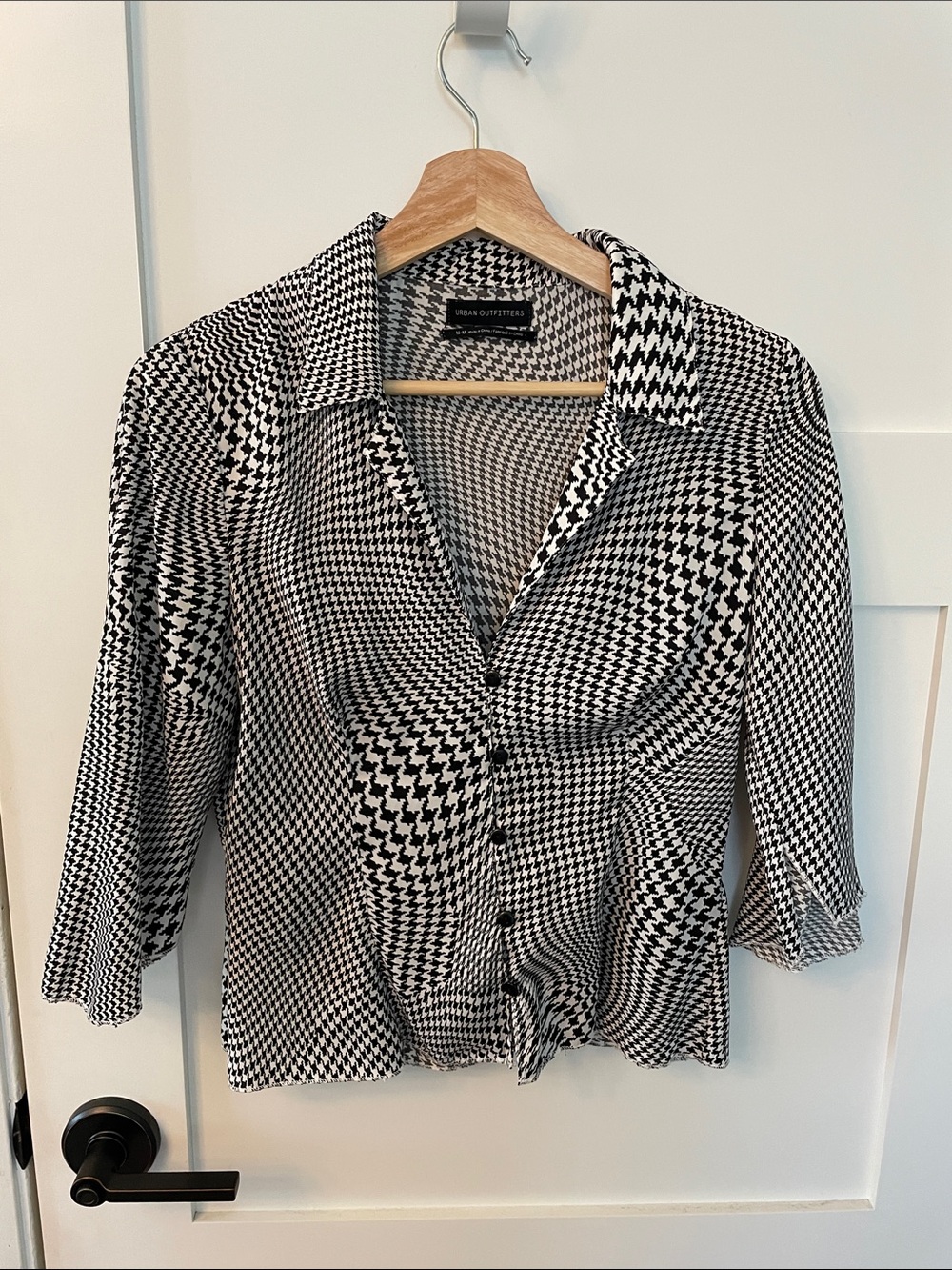 Urban Outfitters Women’s Black and White Houndstooth Button-Down Shirt